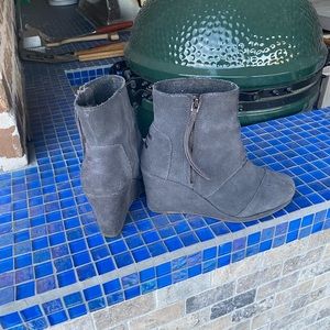 Toms Desert Suede Wedge High Booties in gray